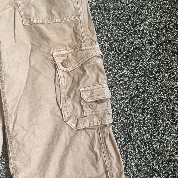 American Eagle Outfitters Tan Cargo Pants. Relaxed Fit - Picture 2 of 9